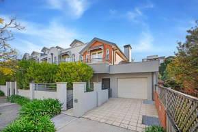 Central Chatswood 2-Level Garden View & 3B2B Sydney